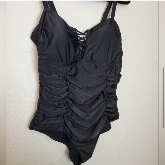 Torrid Swimsuit Lattice Front Cage - One Piece Ruched Retro Wireless za. - Picture 5 of 16